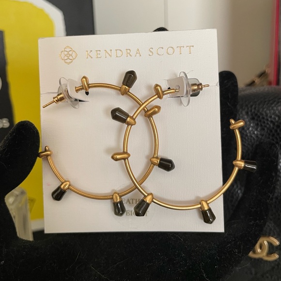 Kendra Scott Freida Hoops in gold tone NWT - Picture 3 of 3
